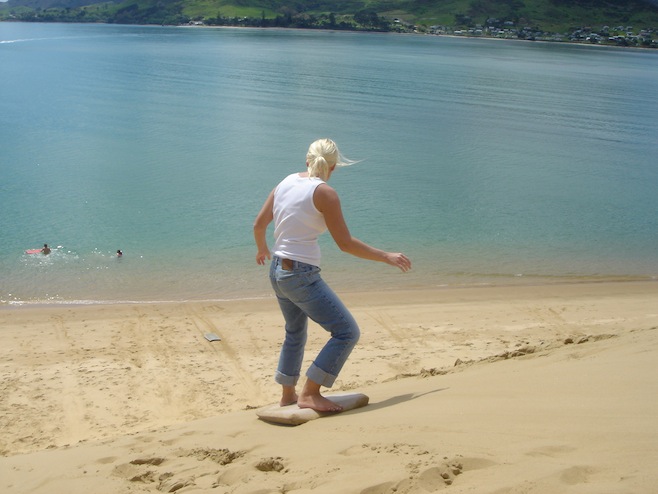 NZ Sandboarding3.JPG (103488 bytes)